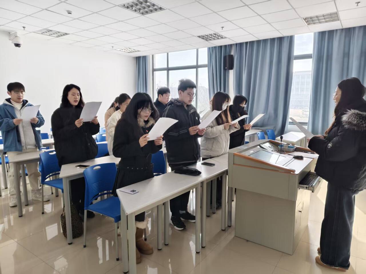 1765241893373361.jpg 外国语.jpg