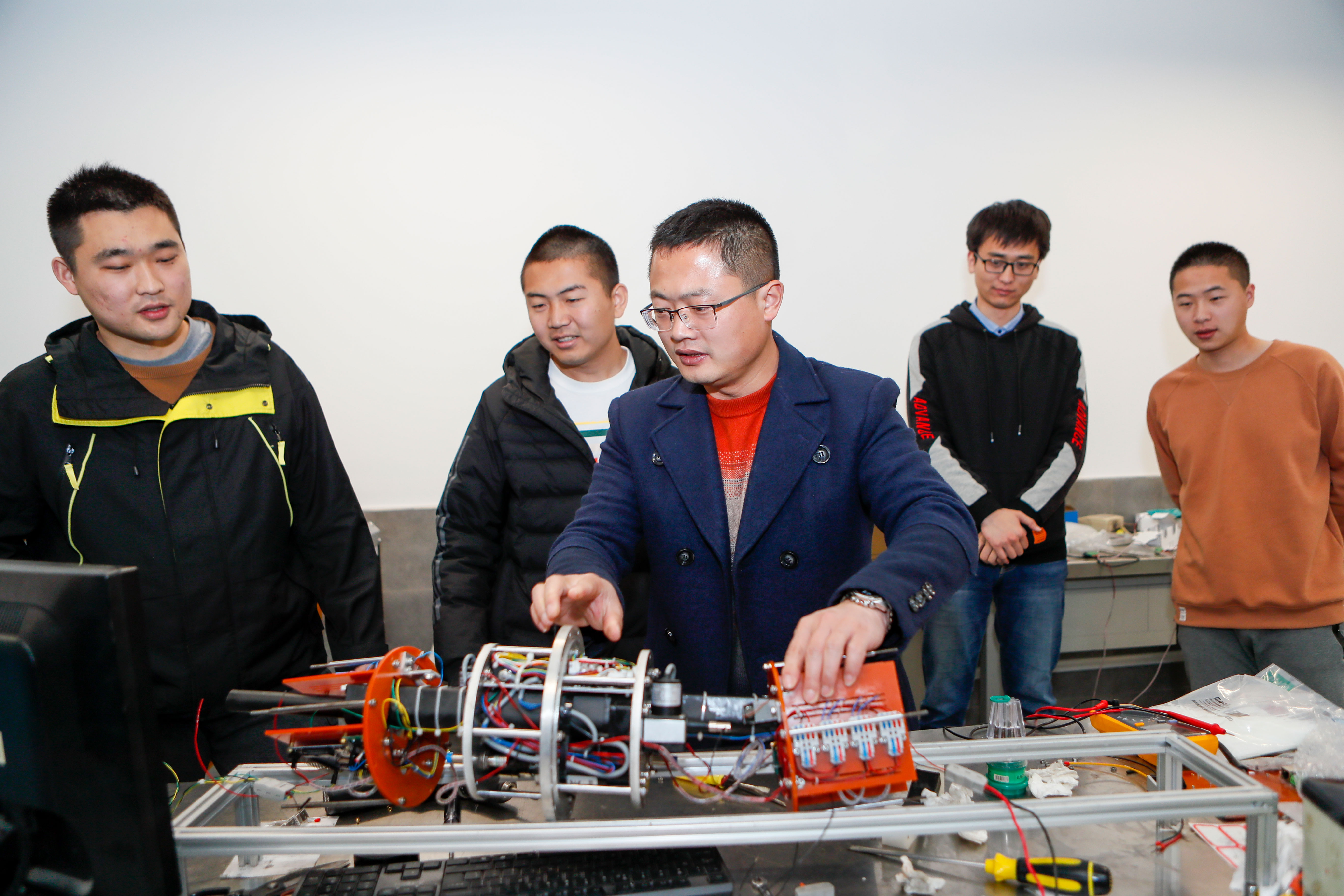 1651821430559453.jpg 指导学生.jpg